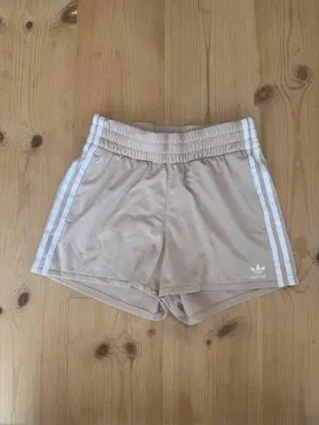 adidas 베이지 숏팬츠