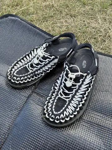 KEEN 샌들 27cm 블랙/화이트