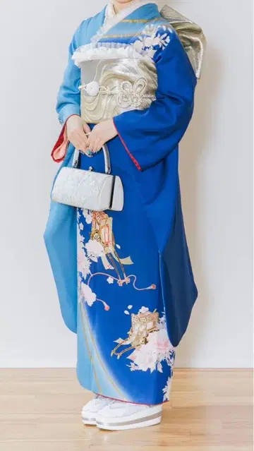 파란색 꽃무늬 후리소데 골드 컬러 오비 포함