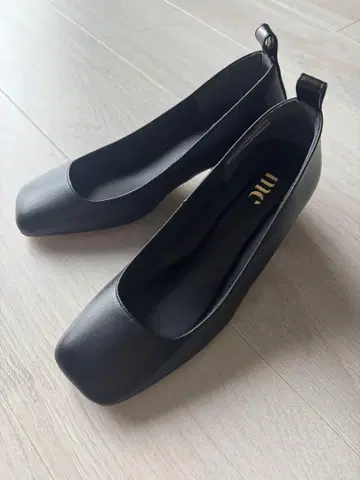 힐즈아베뉴 me 블랙 스퀘어 펌프스