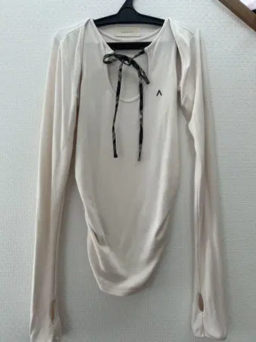 ANDMARY 베이지 긴팔