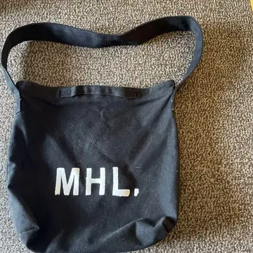 MHL. 블랙 숄더백