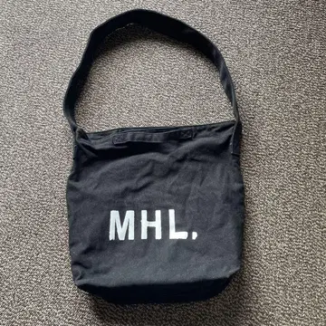 MHL. 블랙 숄더백