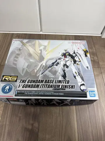 RG V건담 티타늄 피니시 건담베이스 한정판