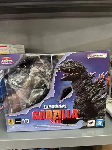 S.H.MonsterArts GODZILLA 2000