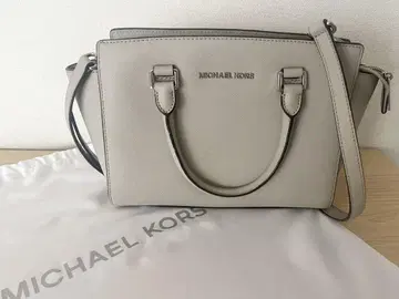 MICHAEL KORS 그레이 숄더백