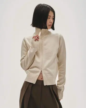 [ 미사용 새상품 택 포함 ] Compact Zip Knit