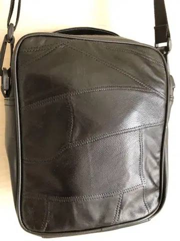 블랙 가죽 숄더백