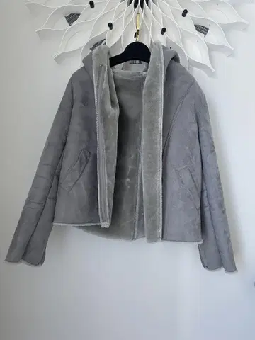스콧 클럽 페이크 무스탕 코트