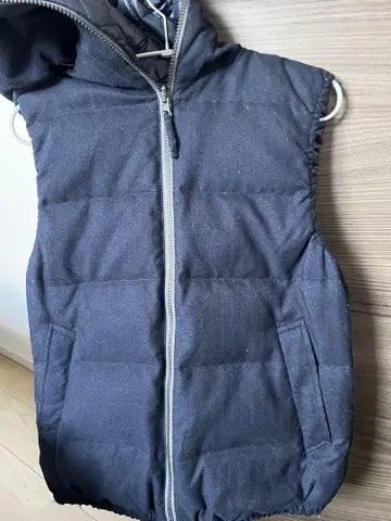 후드 부착 블랙 다운 베스트