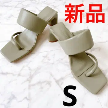 1 [새상품] 두꺼운 벨트 플립플랍 6cm 힐 걷기 편한 피스타치오 S