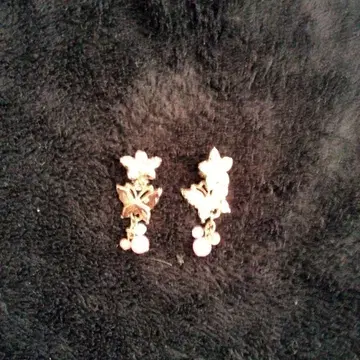 꽃과 나비 디자인 귀걸이