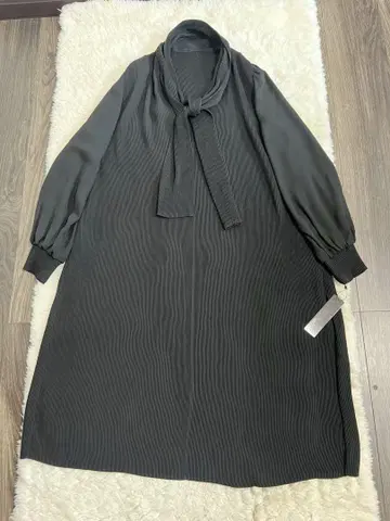 새상품 스페치오 보타이 퍼프 슬리브 셔틀 원피스 블랙