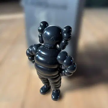 KAWS CHUM OPEN EDITION 블랙