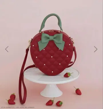 택 포함 새상품 메종 드 플뢰르 산리오 딸기신문 딸기 숄더백