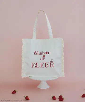 택 포함 새상품 메종 드 플뢰르 산리오 딸기신문 프릴 토트백 아이보리