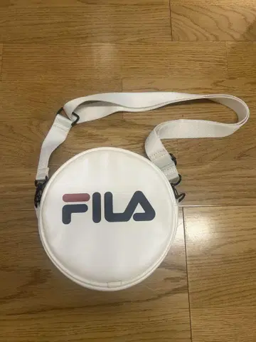 한국 한정판 FILA 숄더백