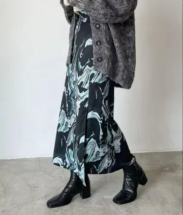 택 포함 새상품 마블 아트 내로우 스커트