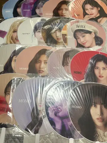 TWICE 모모 부채