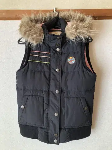 ROXY 다운 베스트 퍼 사이즈 실측치수 와펜 로고 블랙 빈티지 코디