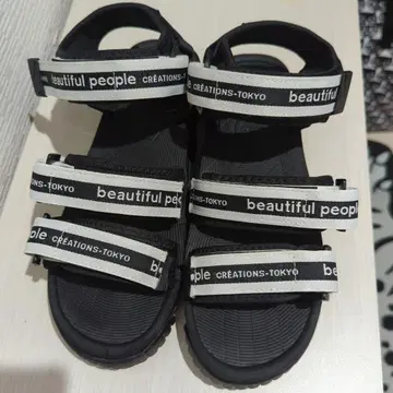 뷰티풀 피플 SHKA 콜라보 스포츠 샌들