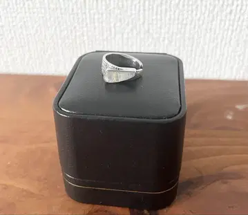 NOJESS 스톤 장식 이어 커프
