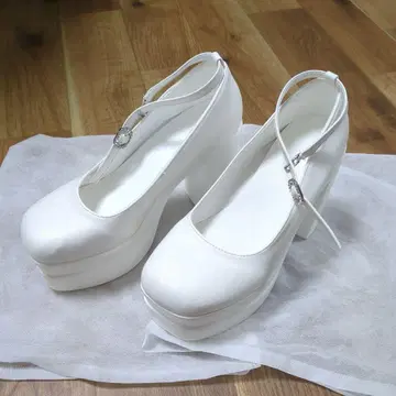 화이트 플랫폼 힐 펌프스 브라이덜 슈즈