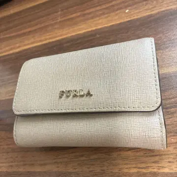 FURLA 베이지 3단 폴더형 지갑