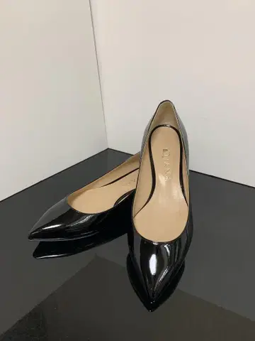 [ 새상품 ] DIANA 에나멜 플랫슈즈 24cm