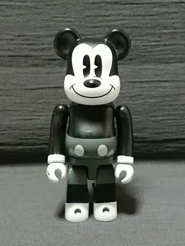 BE@RBRICK CHASE 미키 & 프렌즈 시크릿 흑백