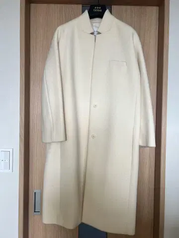 르쉘 블루 크림색 버튼 달린 롱 코트