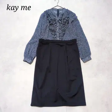 kay me 어른의 화려함을 감싸는 도트 프릴 원피스 네이비 미라인