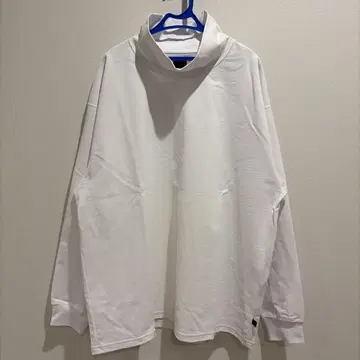 다이와 피어39 하이넥 긴팔 티셔츠 화이트