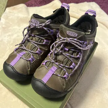 KEEN 트레킹 슈즈 브라운/퍼플 WOMEN 24.5cm