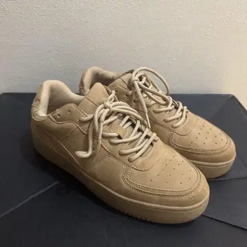 Shoes in Closet 경량 통굽 베이직 코트 스니커즈