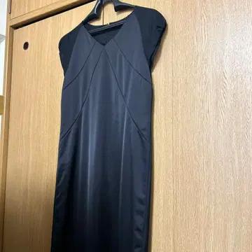 ARTISAN 아티산 블랙 타이트 원피스 드레스