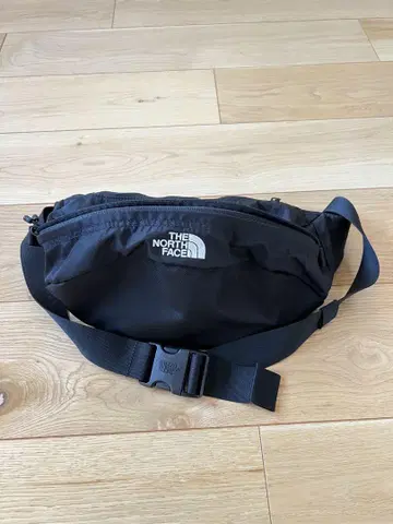 THE NORTH FACE NM72304 바디백 4L