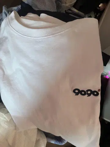 9090 로고 화이트 긴팔 티셔츠
