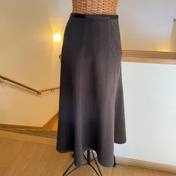 다크 브라운 플레어 스커트