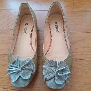 KISCO 올리브 그린 플랫슈즈