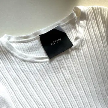 새상품급 ATON 에이톤 크루넥 니트 화이트 02