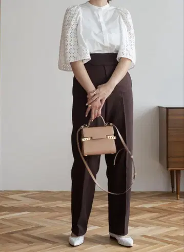 OHGA 레이스 플라워 블라우스