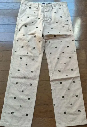 새상품급 TOMMY HILFIGER 타미힐피거 꽃무늬 자수 치노 팬츠