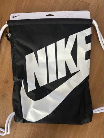 NIKE 냅색 블랙 화이트 미사용 새상품