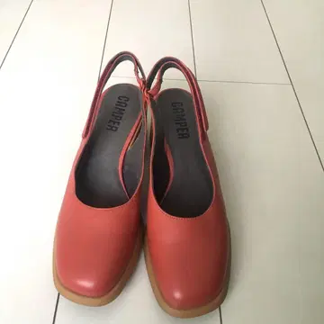 CAMPER [캠퍼] 백 스트랩 펌프스