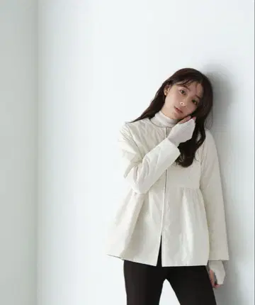 NATURAL BEAUTY BASIC 다이아 퀼팅 페플럼 블루종