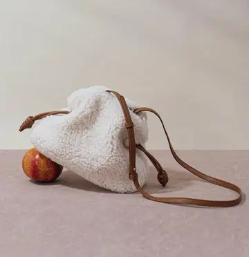 쉘 퍼 복조리 파우치 화이트