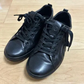 ECCO 블랙 스니커즈 레이스업