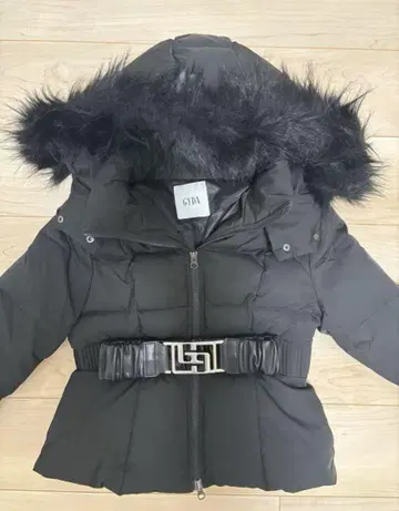GIDA 블랙 다운 자켓 퍼 포함