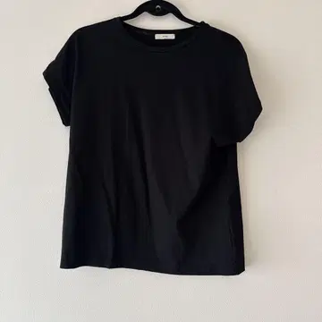 ATON 블랙 슬리브 T셔츠 풀오버